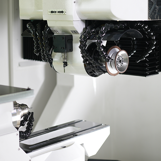 เครื่องเจียรเครื่องมือ CNC C818